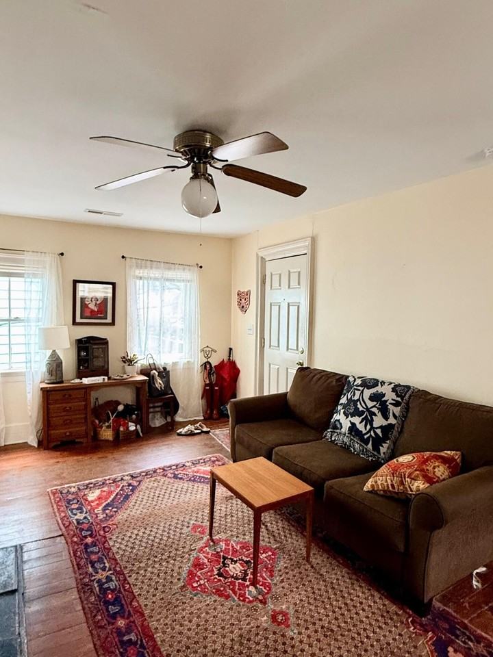 107 Smith St Apt B - Photo 3 of 21