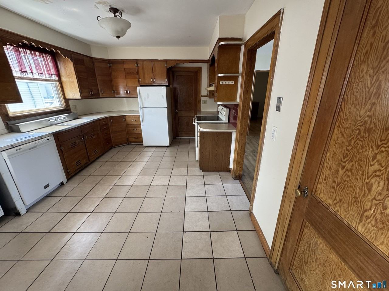 1097 Dixwell Ave - Photo 2 of 7