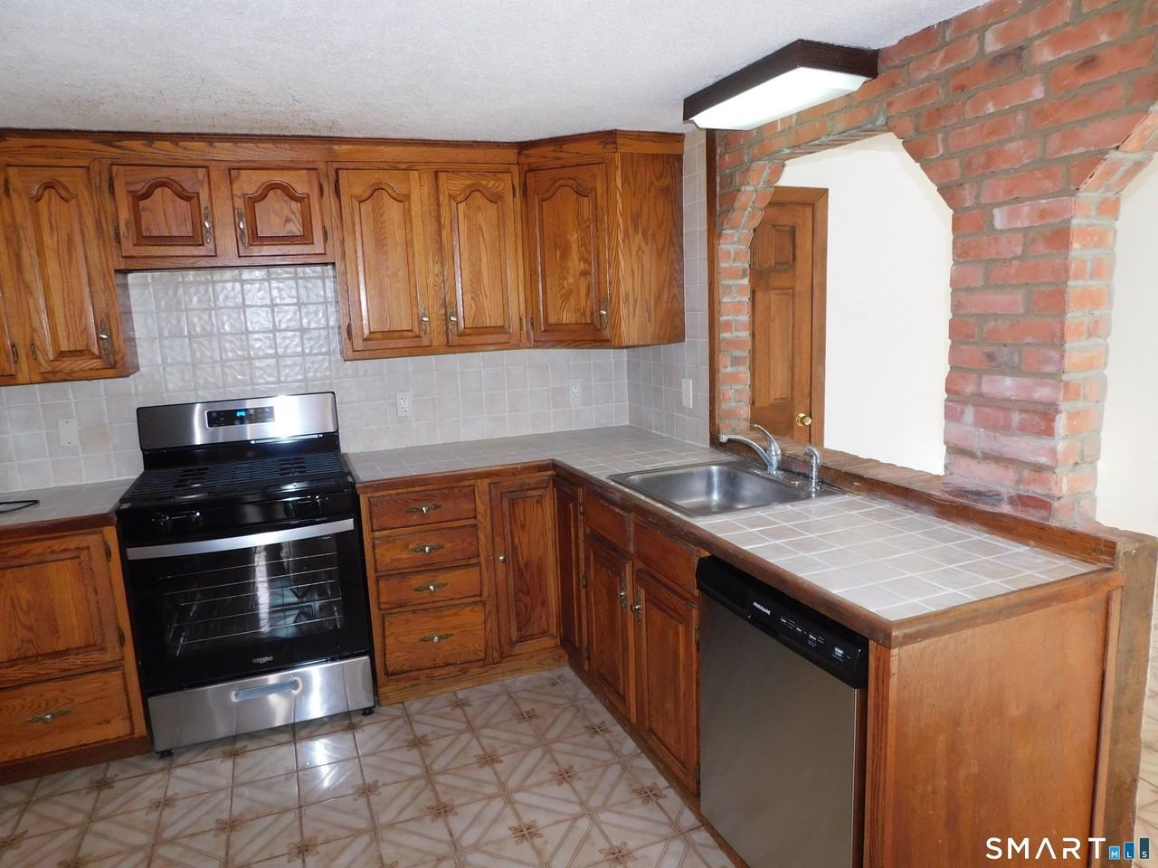 83 Forest St - Photo 2 of 17