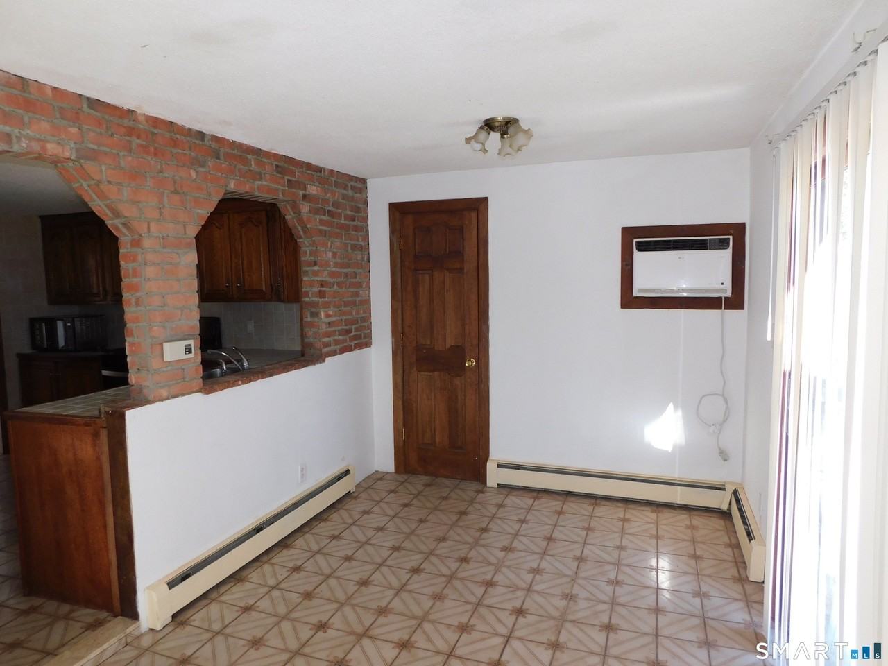 83 Forest St - Photo 4 of 17