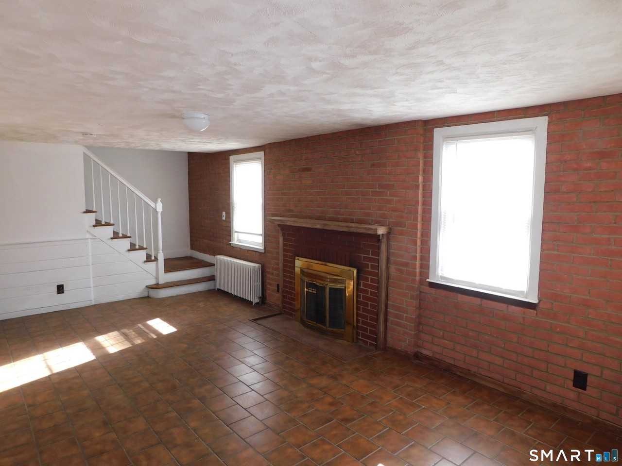 83 Forest St - Photo 5 of 17