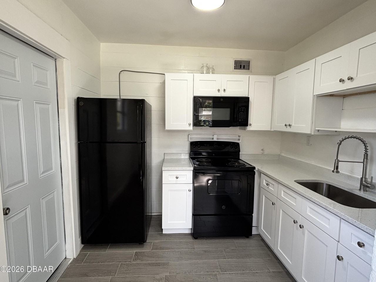 93 Ford St - Photo 7 of 17