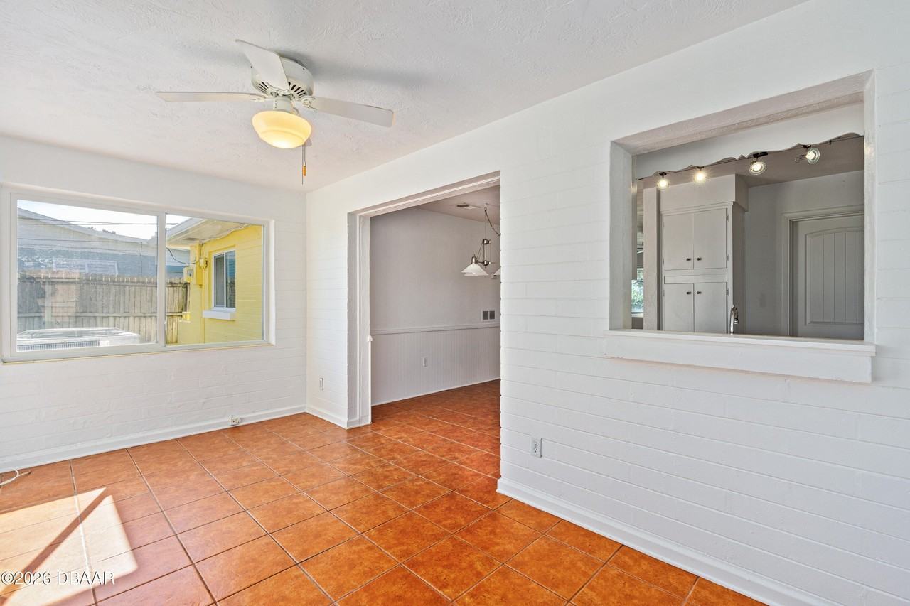 152 Longwood Dr - Photo 7 of 34