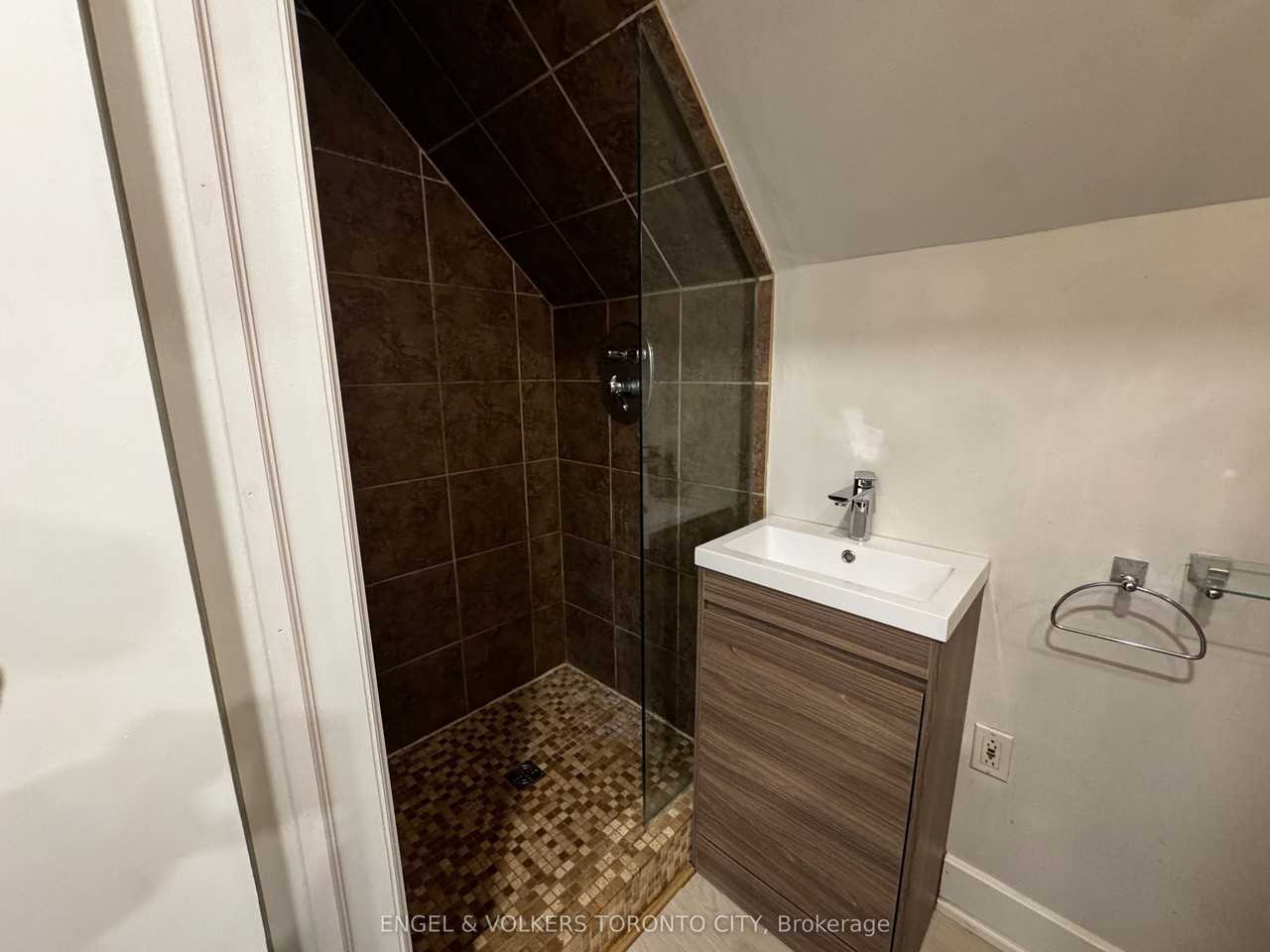 185 Rumble Ave Fl 2 - Photo 6 of 11