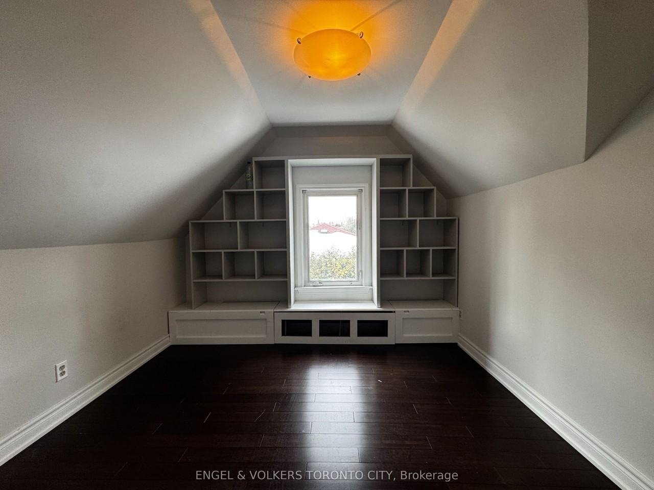 185 Rumble Ave Fl 2 - Photo 7 of 11