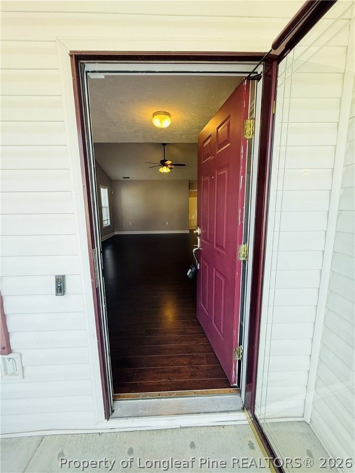 318 Hawthorn Dr - Photo 3 of 24