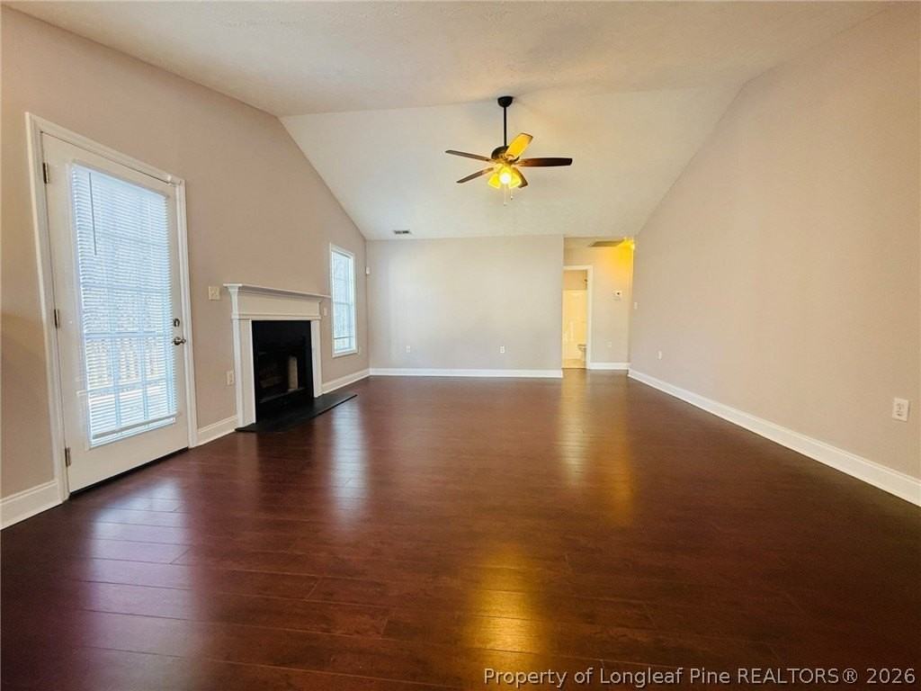 318 Hawthorn Dr - Photo 4 of 24