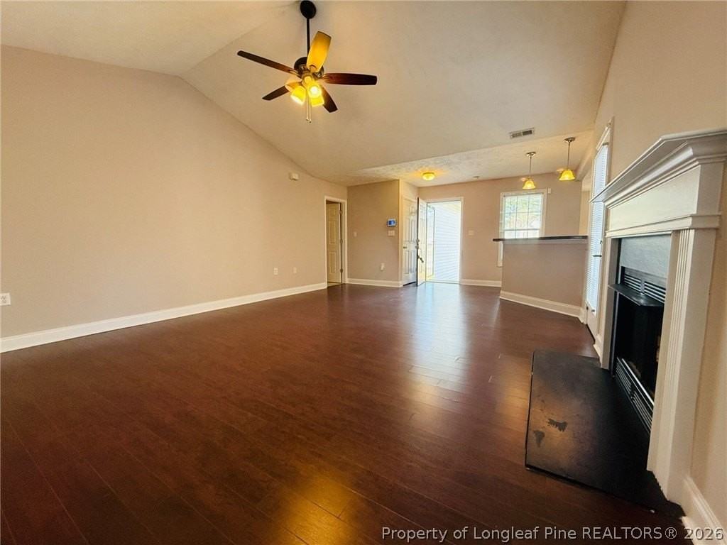 318 Hawthorn Dr - Photo 5 of 24