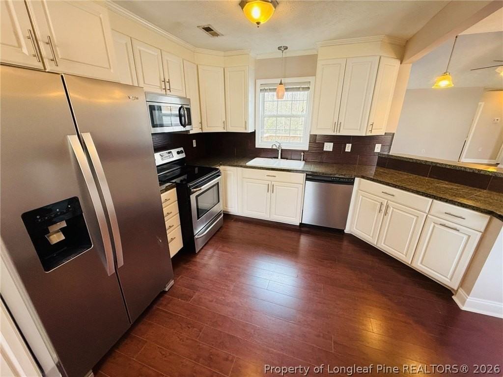 318 Hawthorn Dr - Photo 7 of 24