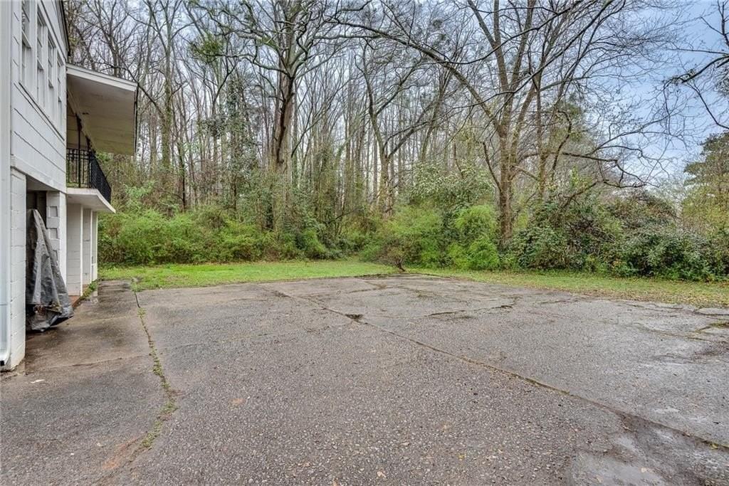 1287 Eastland Rd Se - Photo 7 of 31