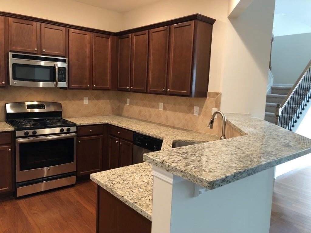 2100 Greencrest Cir Unit 2100 - Photo 4 of 21