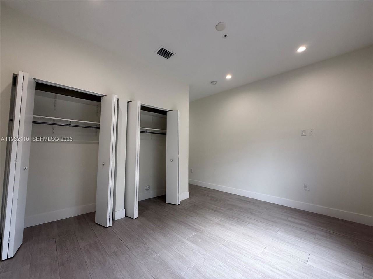 1786 Sw 9th St #4 - Photo 3 of 8