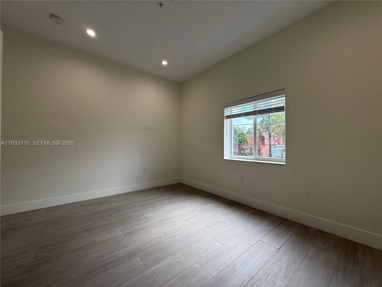 1786 Sw 9th St #4 - Photo 6 of 8