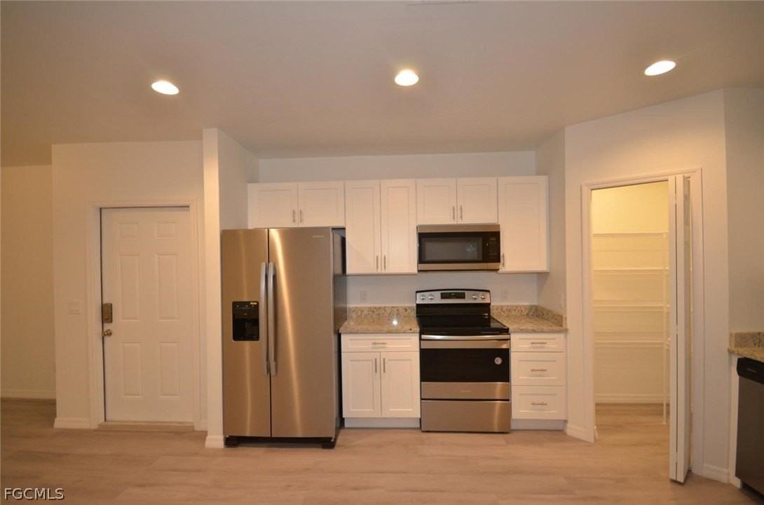 2197 Davis Ct - Photo 4 of 21