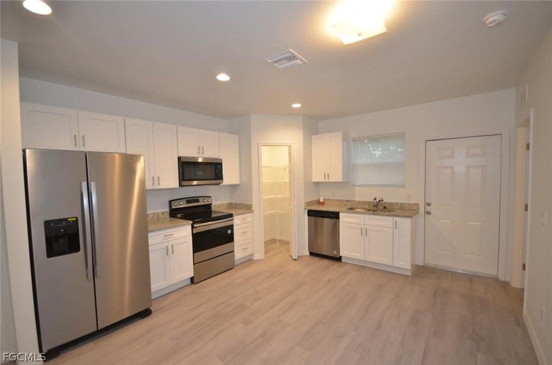 2197 Davis Ct - Photo 5 of 21