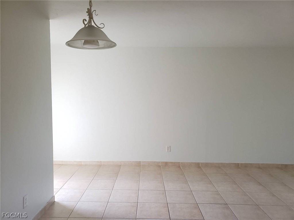 621 Se 13th Pl Apt B - Photo 5 of 12