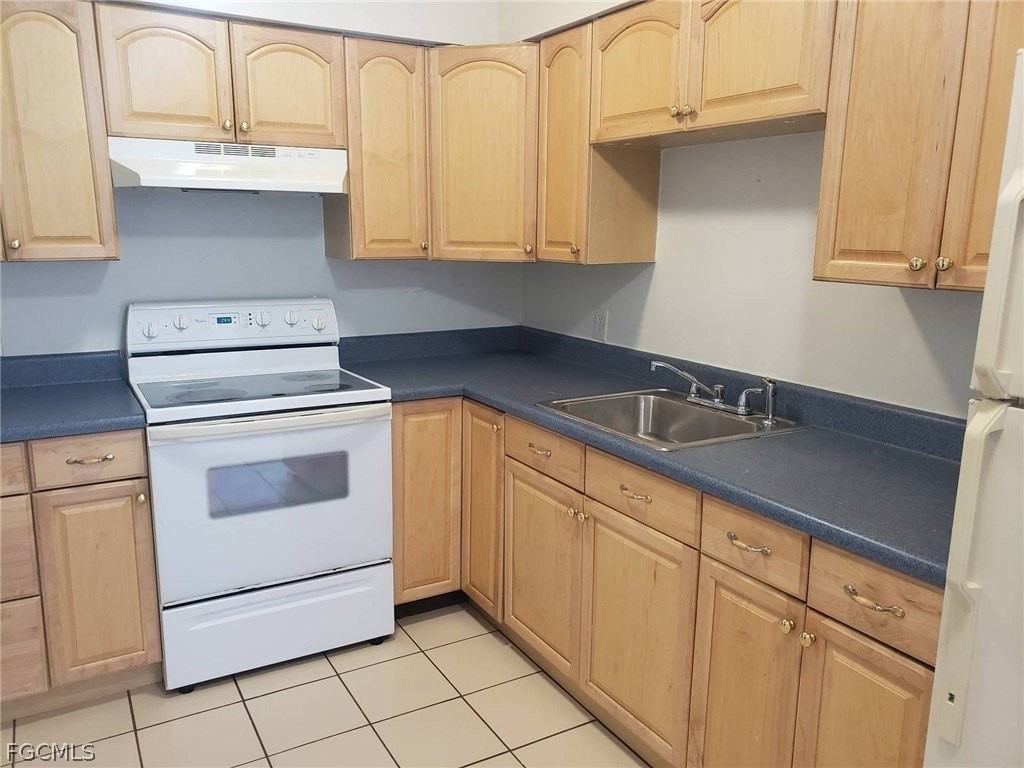 621 Se 13th Pl Apt B - Photo 6 of 12