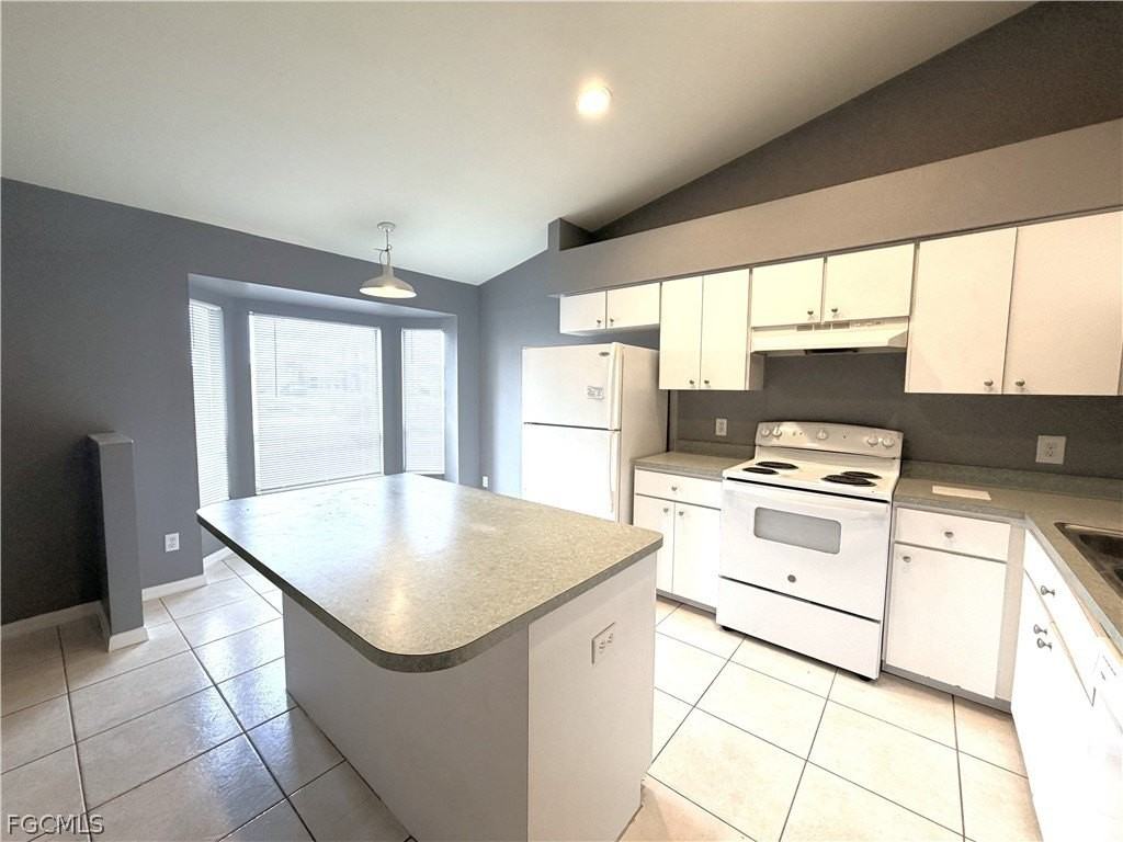 1127 Diplomat Pkwy E - Photo 5 of 17