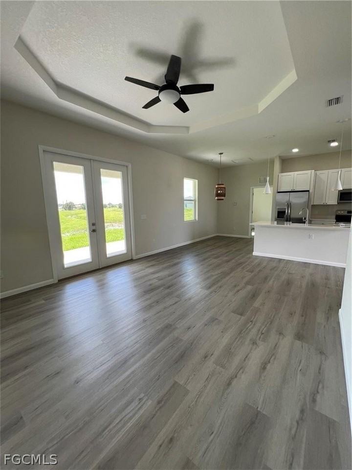 1088 Saturn Ct - Photo 5 of 23