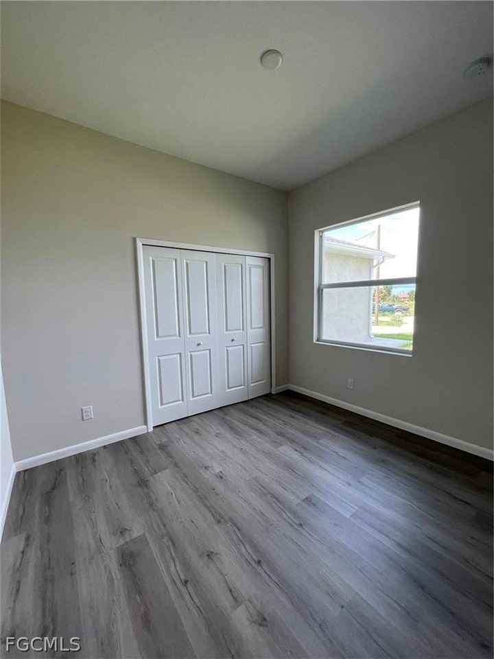 1088 Saturn Ct - Photo 7 of 23