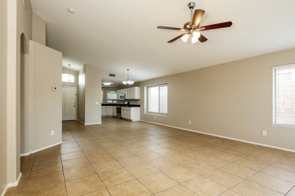 28643 N Nobel Rd - Photo 4 of 16