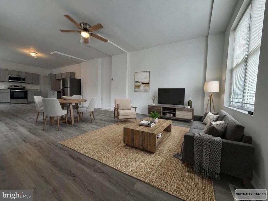 731 E 4th St - Photo 2 of 14