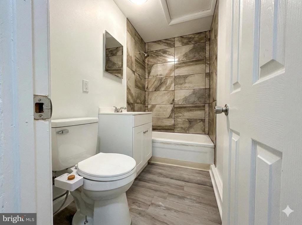 731 E 4th St - Photo 7 of 14