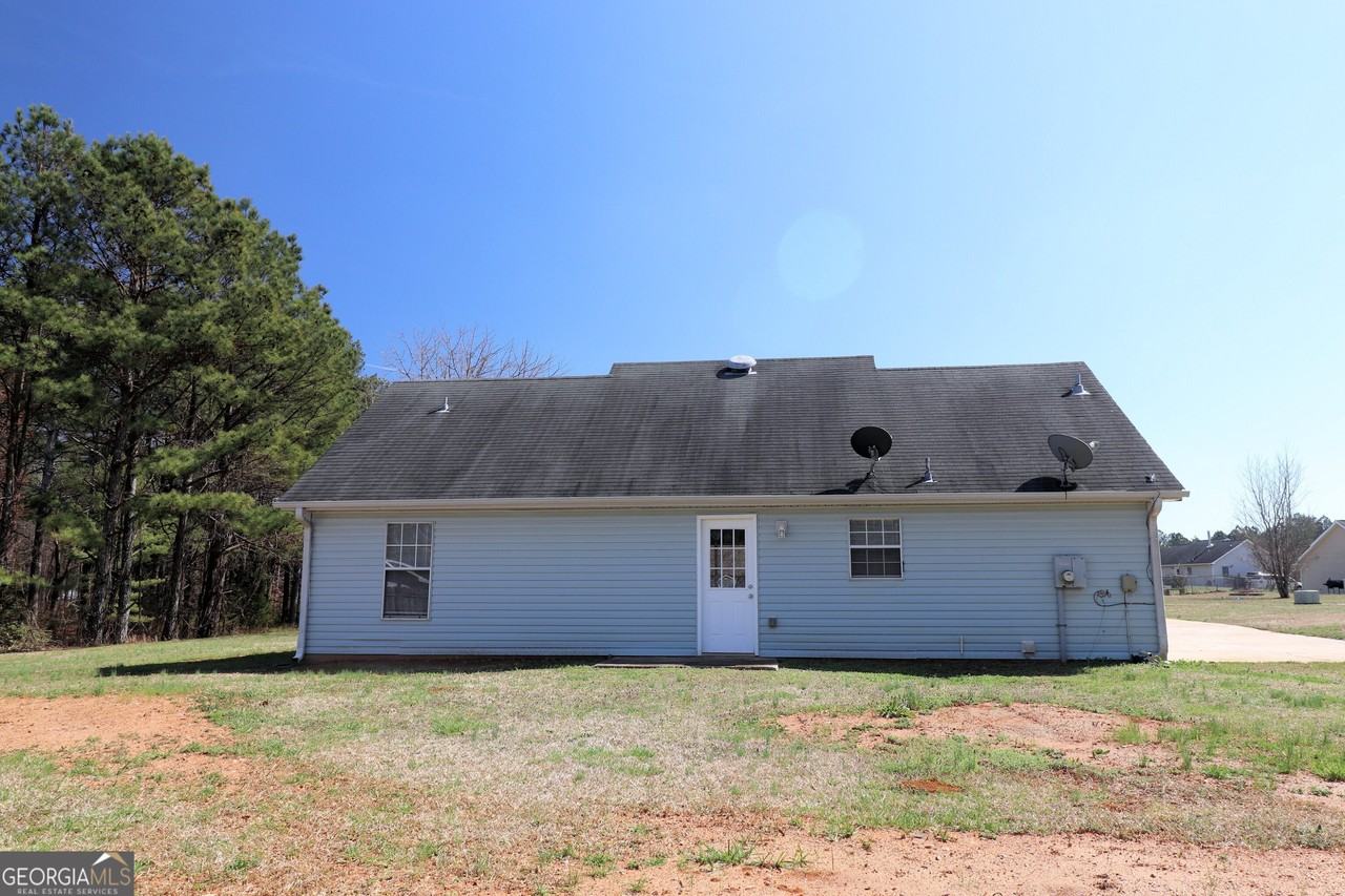 18 Southwind Dr - Photo 3 of 25