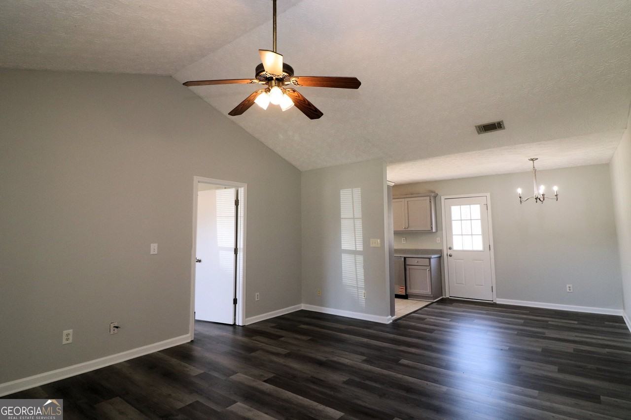 18 Southwind Dr - Photo 5 of 25