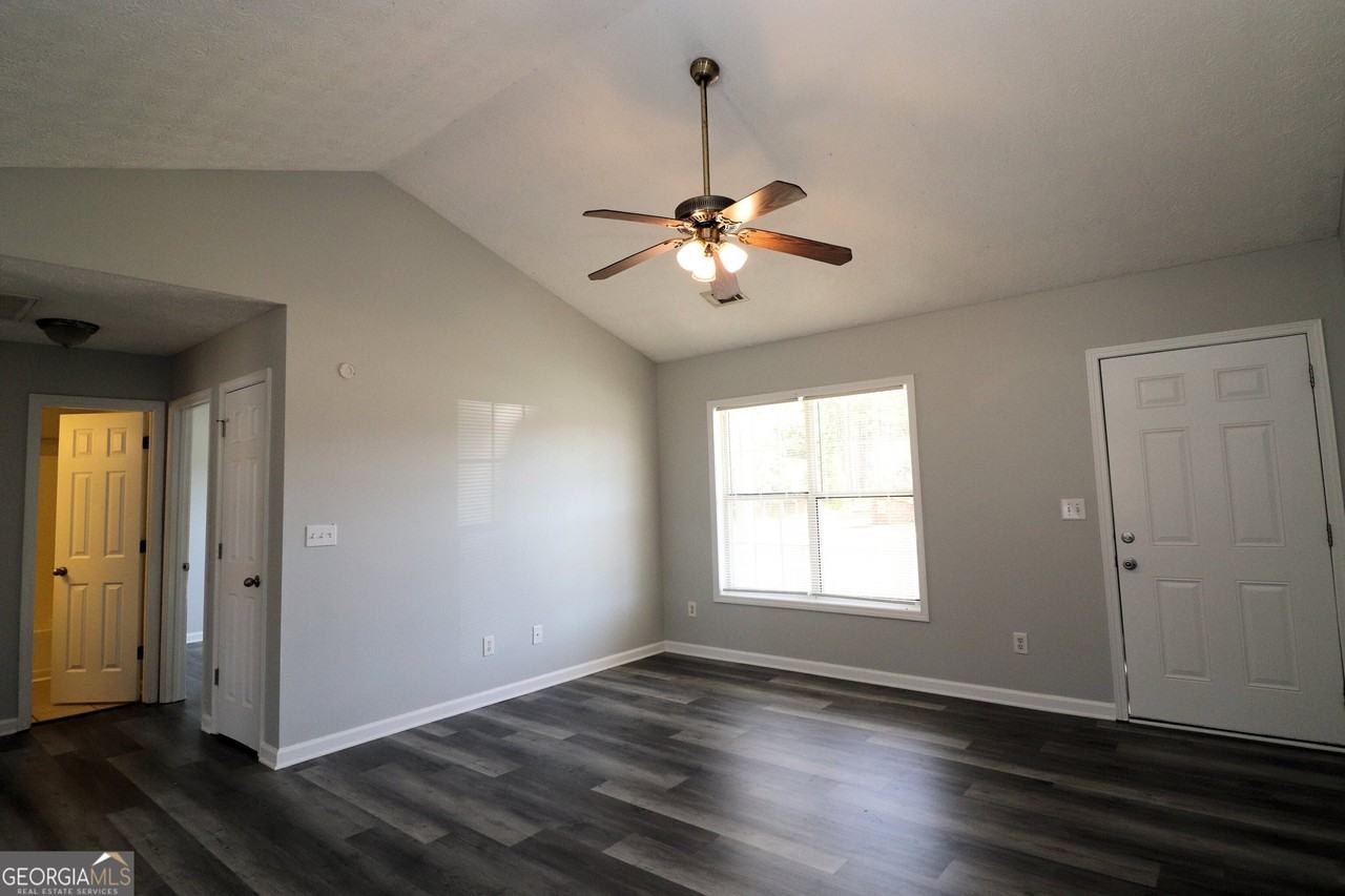 18 Southwind Dr - Photo 7 of 25