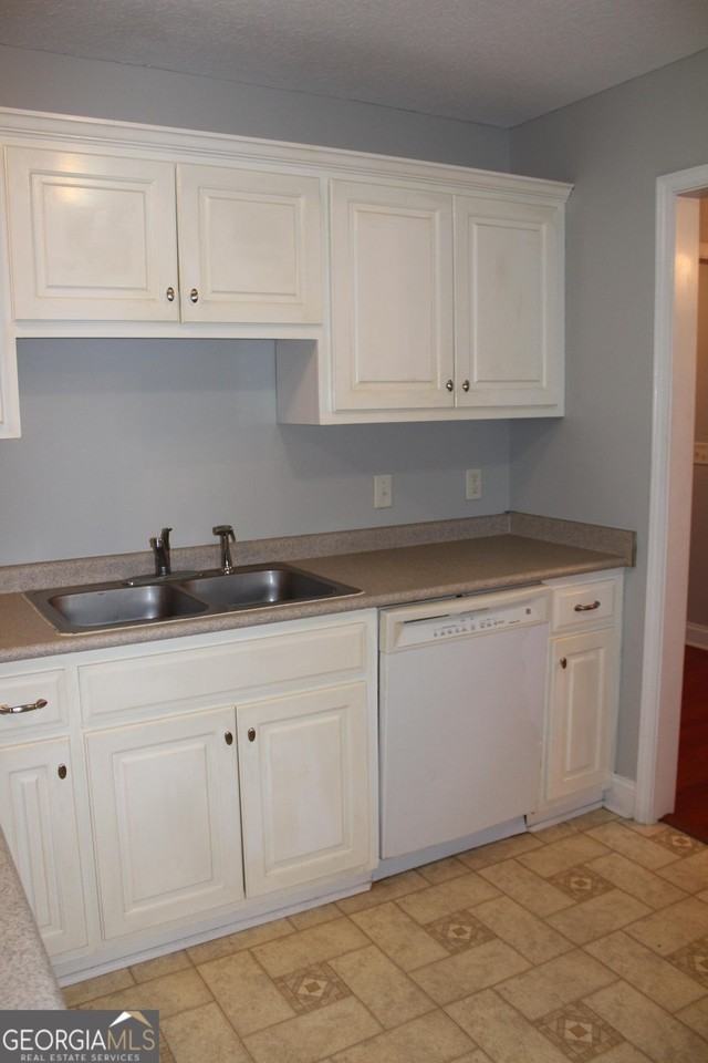 8052 Burkhalter Rd - Photo 7 of 19