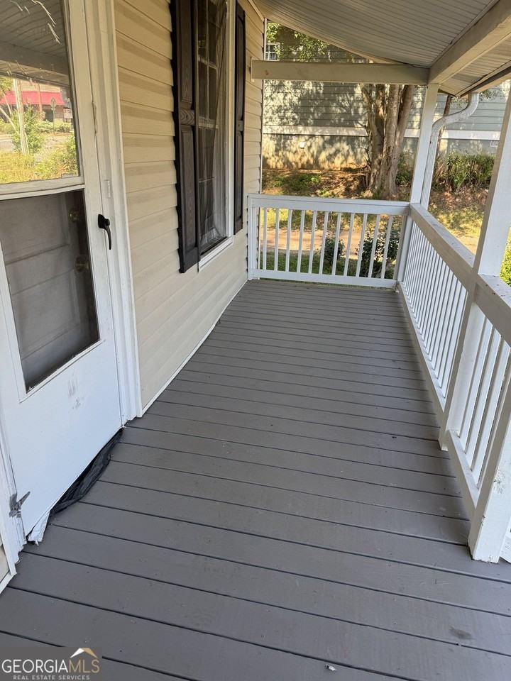 702 Jefferson St - Photo 2 of 4