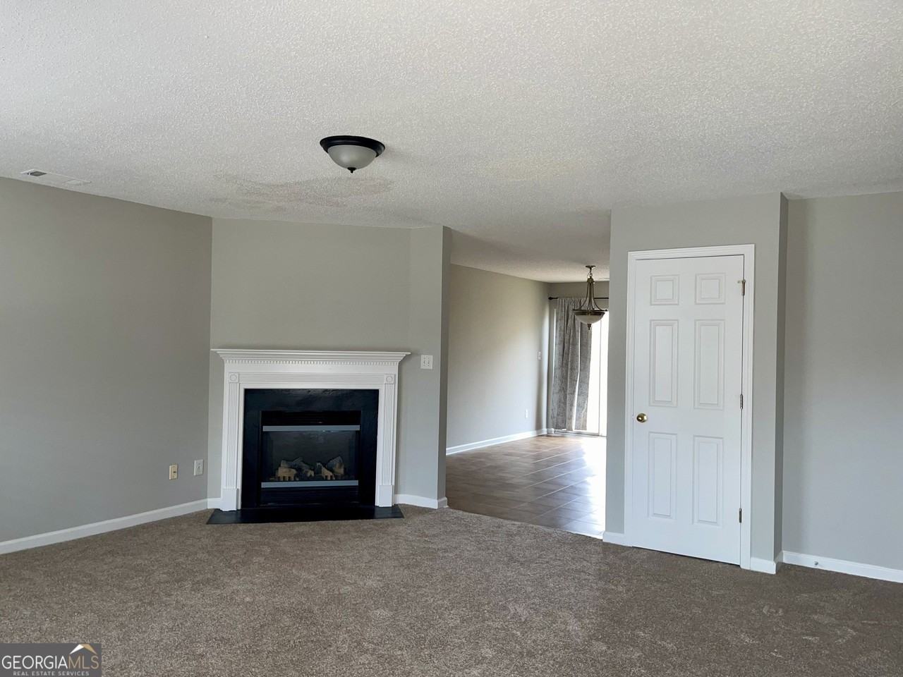 2831 Amerson Ct - Photo 3 of 13