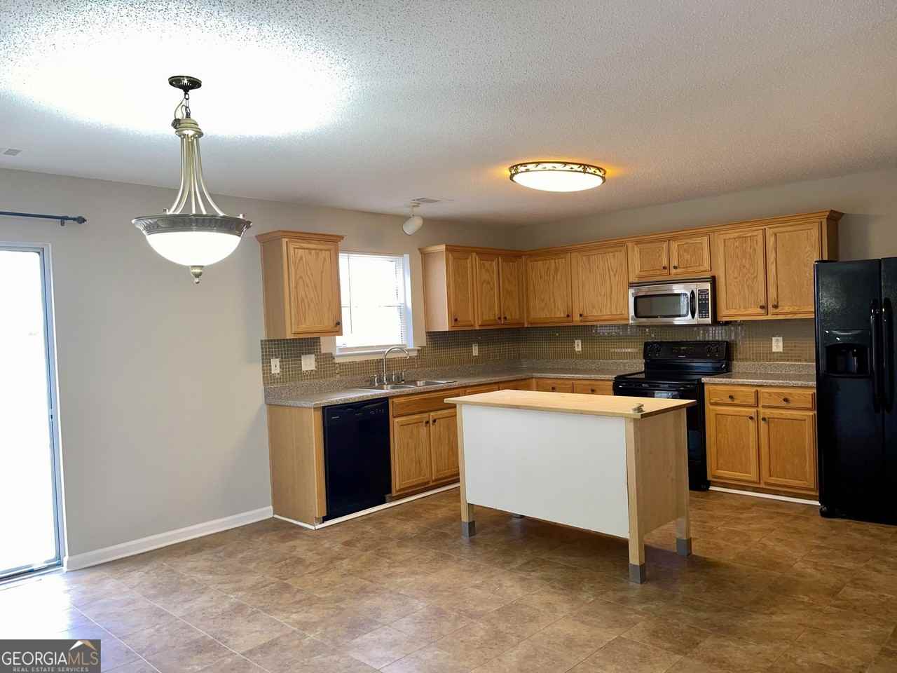 2831 Amerson Ct - Photo 4 of 13