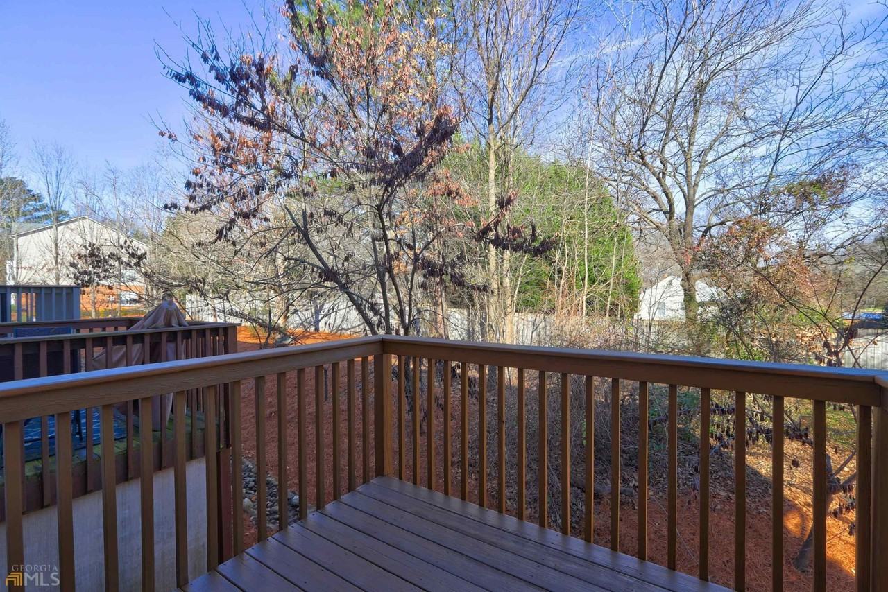 2277 Dillard Xing - Photo 7 of 33