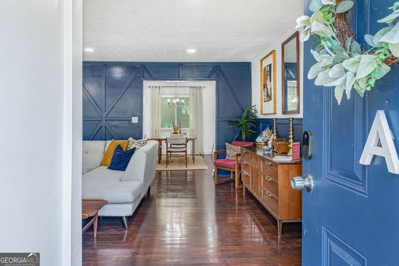 2100 Cascade Rd Sw - Photo 3 of 45