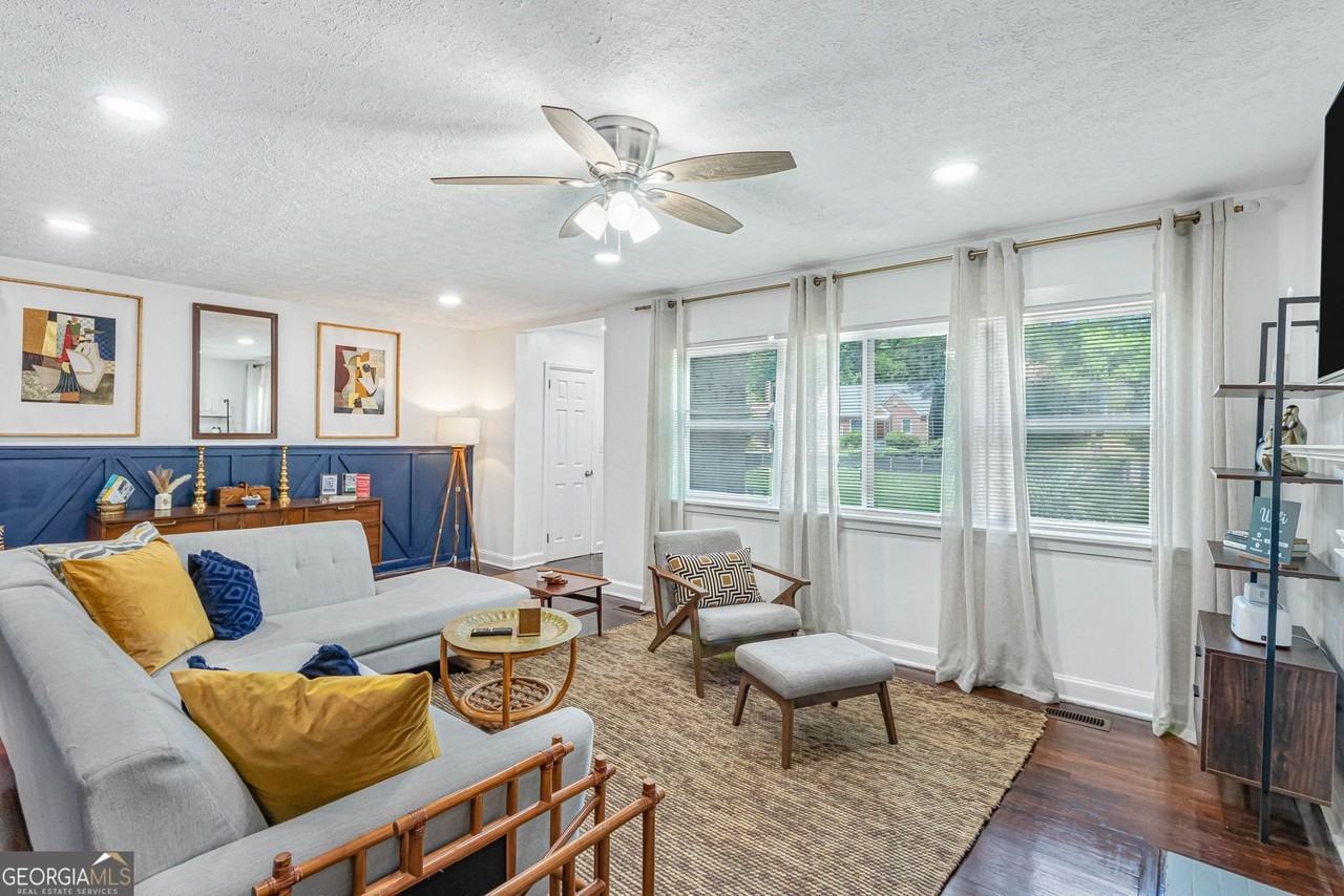 2100 Cascade Rd Sw - Photo 5 of 45