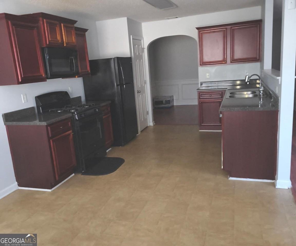 1821 Roble Dr - Photo 3 of 7