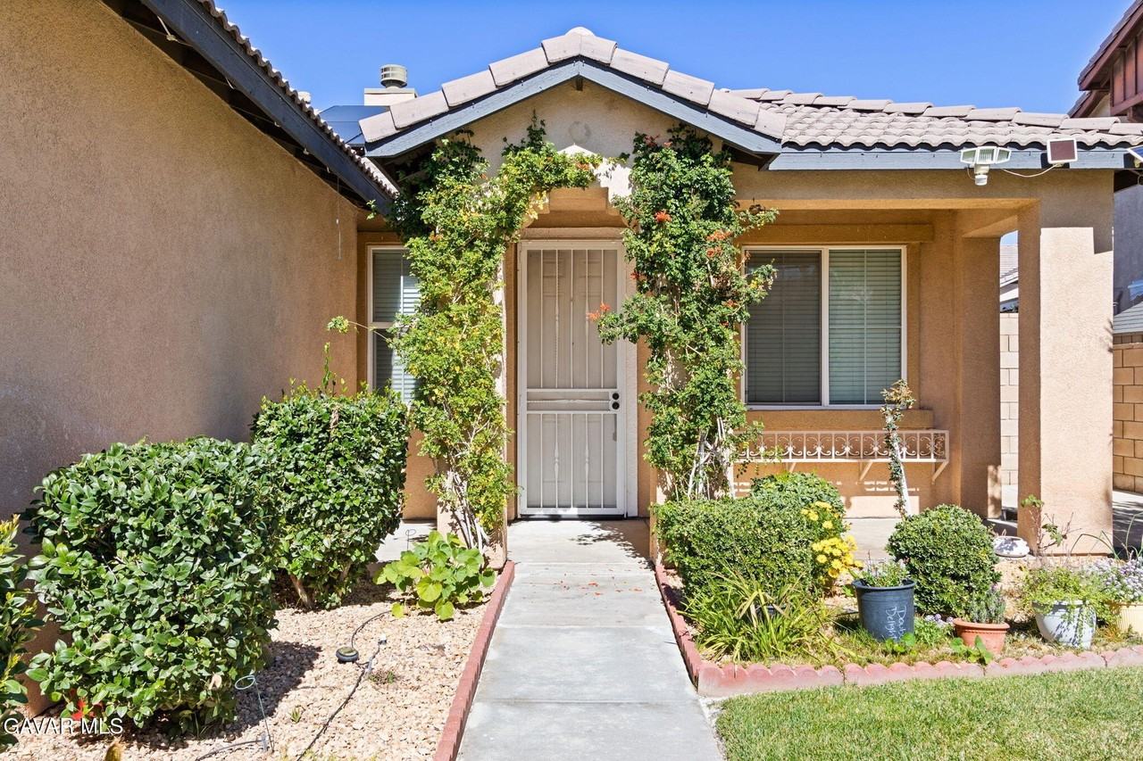 5909 Viking Way - Photo 3 of 29