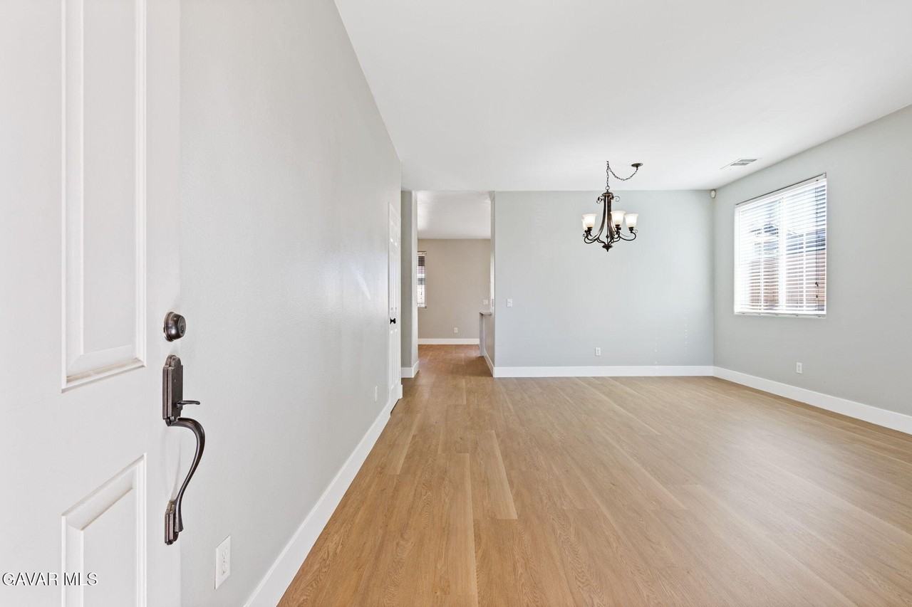 5909 Viking Way - Photo 4 of 29