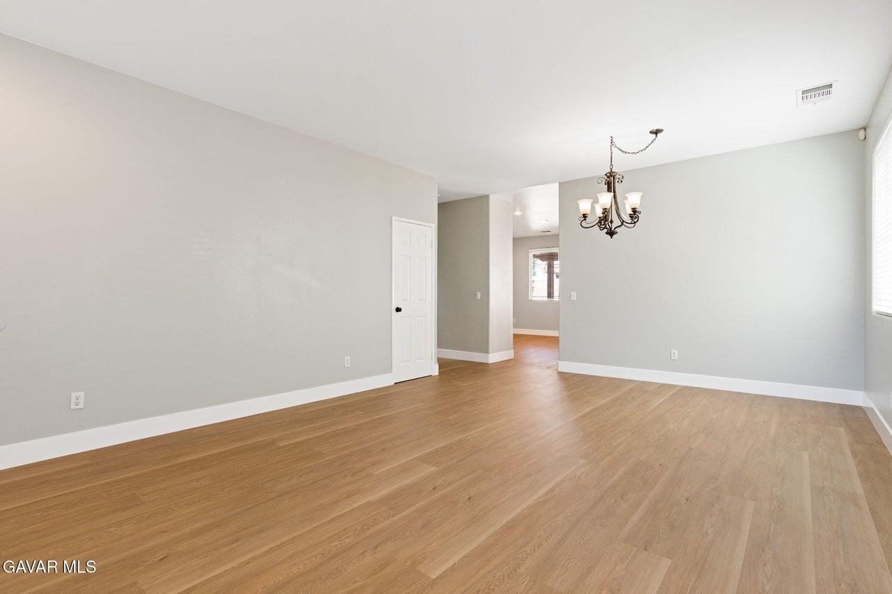 5909 Viking Way - Photo 5 of 29