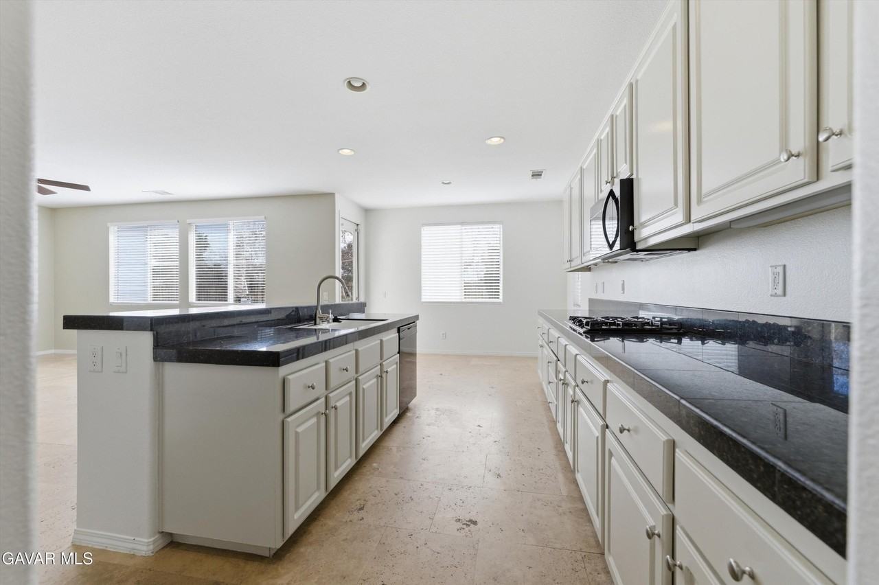 3024 Tournament Dr - Photo 2 of 27