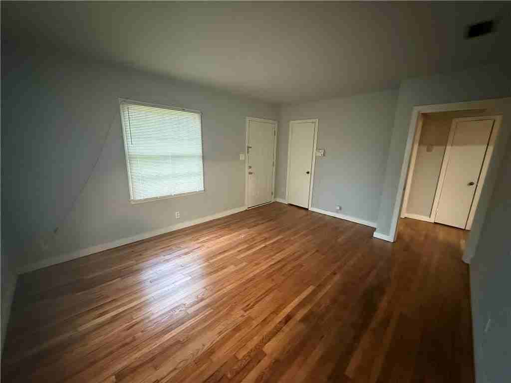 120 Paris Ave - Photo 7 of 14