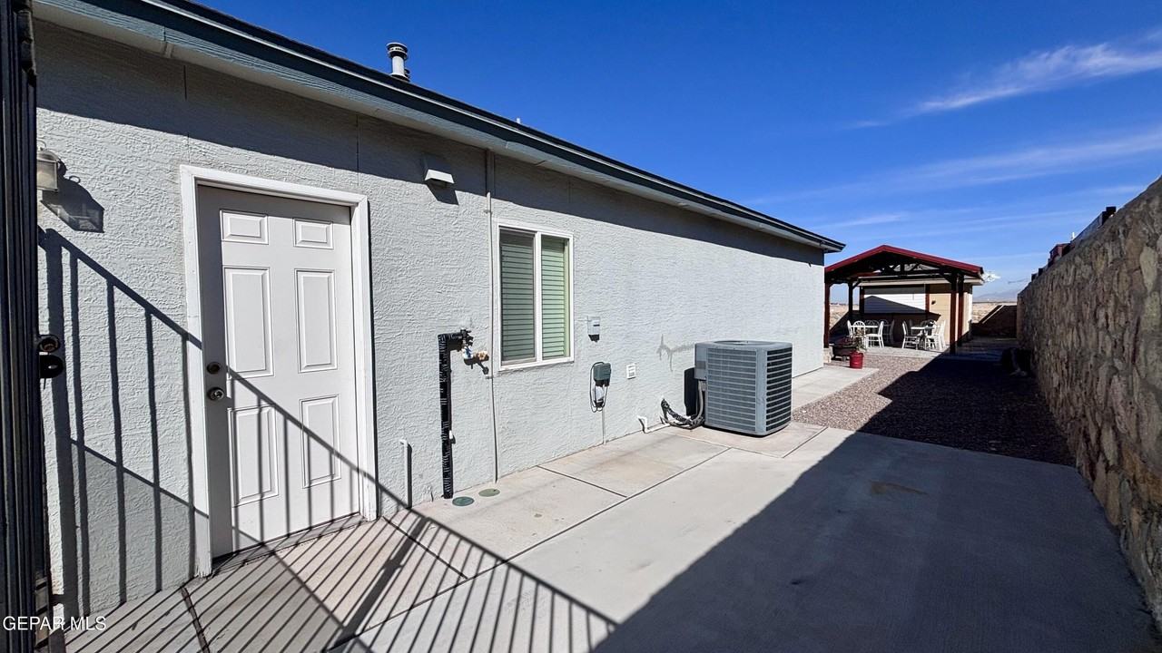 833 Gold Beach Dr - Photo 6 of 50