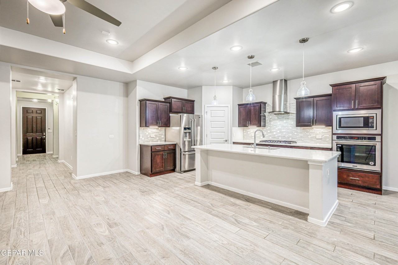 12616 Brixton Ave - Photo 4 of 23