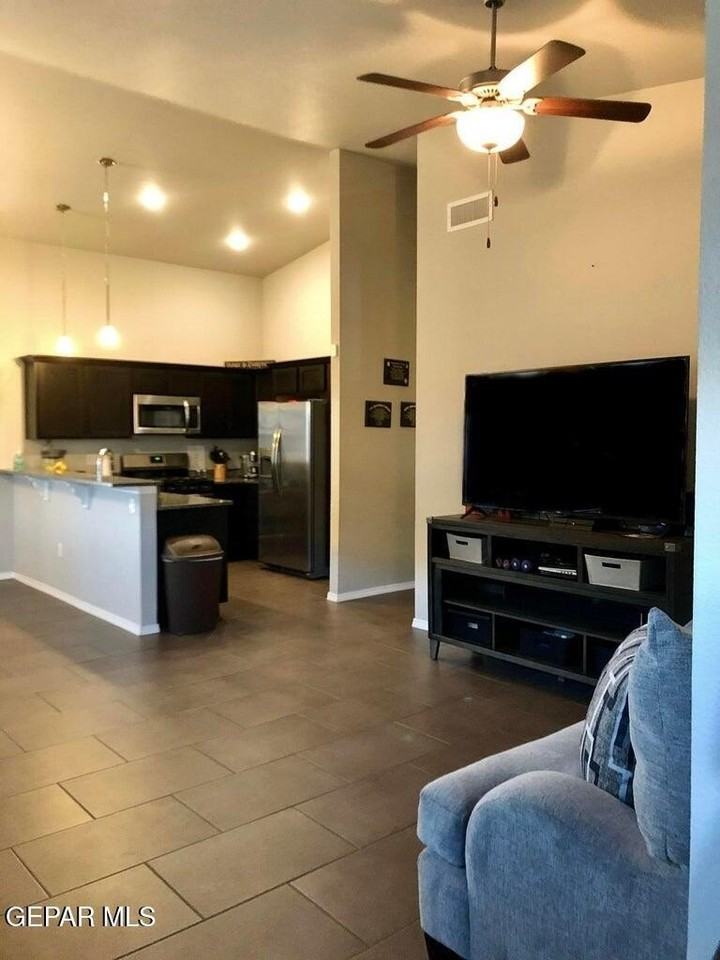 14350 Loma Esmeralda Dr - Photo 2 of 17