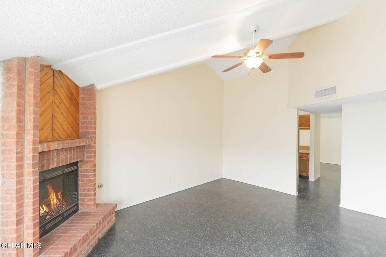 11601 Soberana Ln Unit B - Photo 5 of 38