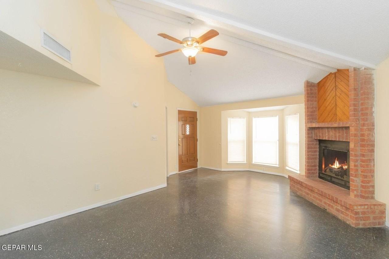 11601 Soberana Ln Unit B - Photo 6 of 38