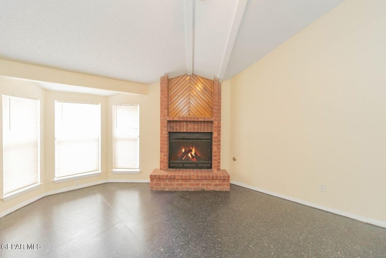 11601 Soberana Ln Unit B - Photo 7 of 38