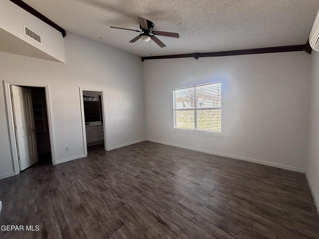 403 Wisconsin Ct - Photo 7 of 15